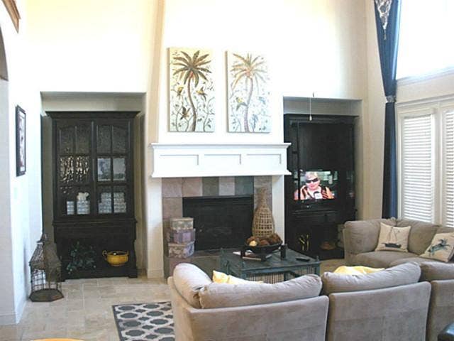 9604 Crown Ridge Drive, Frisco, TX 75035 GRAND LIVING ROOM!