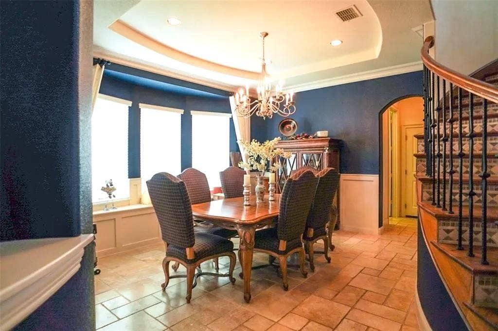 9604 Crown Ridge Drive, Frisco, TX 75035 FORMAL DINING ROOM!