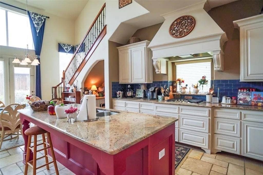 9604 Crown Ridge Drive, Frisco, TX 75035 KITCHEN SIDE VIEW!