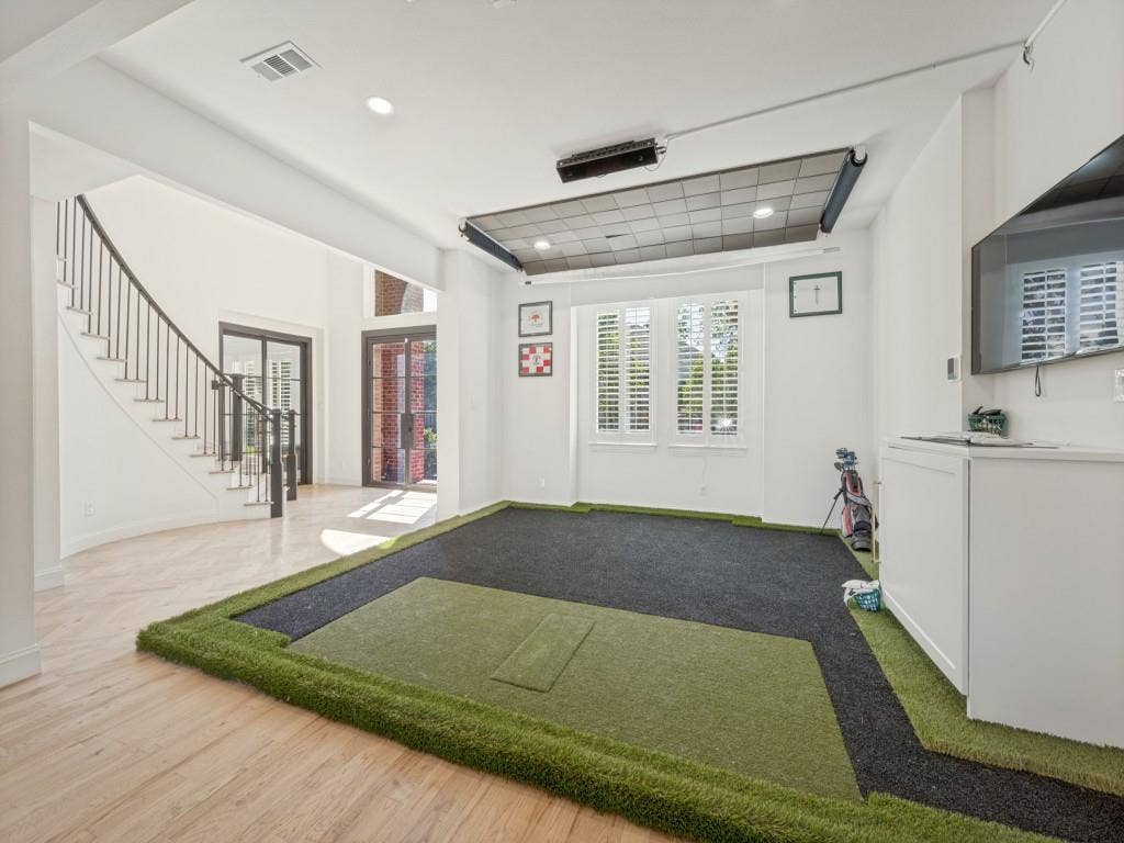 6728 Pheasant Run, Frisco, TX 75034 Golf simulator equipment to be removed upon sale.