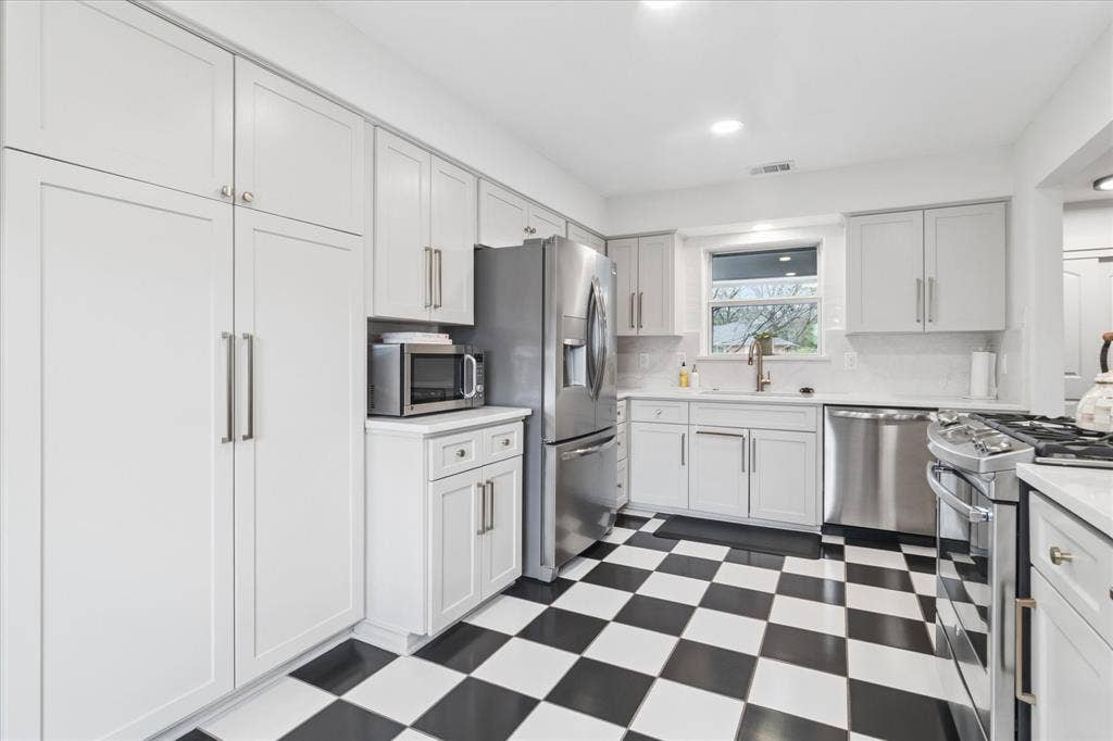 11631 Saxon Street, Dallas, TX 75218 11631 Saxon Street, Dallas, TX 75218