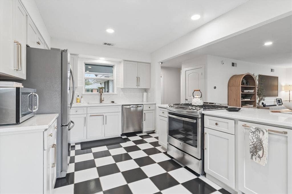 11631 Saxon Street, Dallas, TX 75218 11631 Saxon Street, Dallas, TX 75218