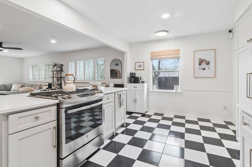 11631 Saxon Street, Dallas, TX 75218 11631 Saxon Street, Dallas, TX 75218