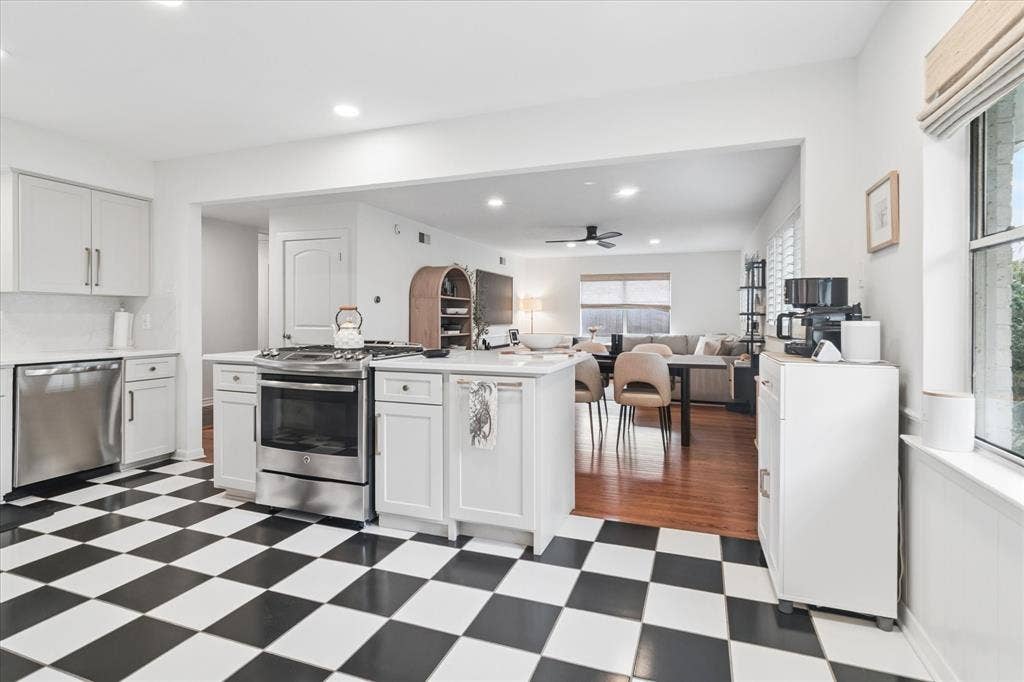 11631 Saxon Street, Dallas, TX 75218 11631 Saxon Street, Dallas, TX 75218