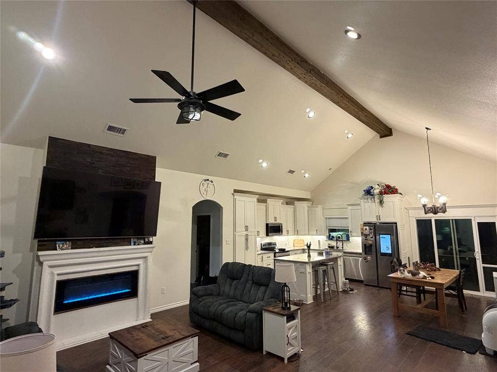 5022 Guadalupe Court, Granbury, TX 76048 5022 Guadalupe Court, Granbury, TX 76048