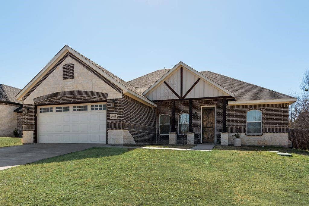 5022 Guadalupe Court, Granbury, TX 76048 5022 Guadalupe Court, Granbury, TX 76048