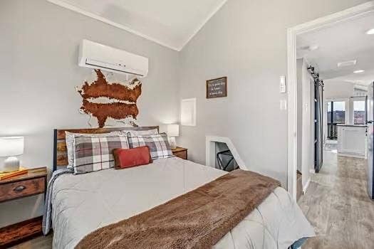 Vaulted ceiling and double bed