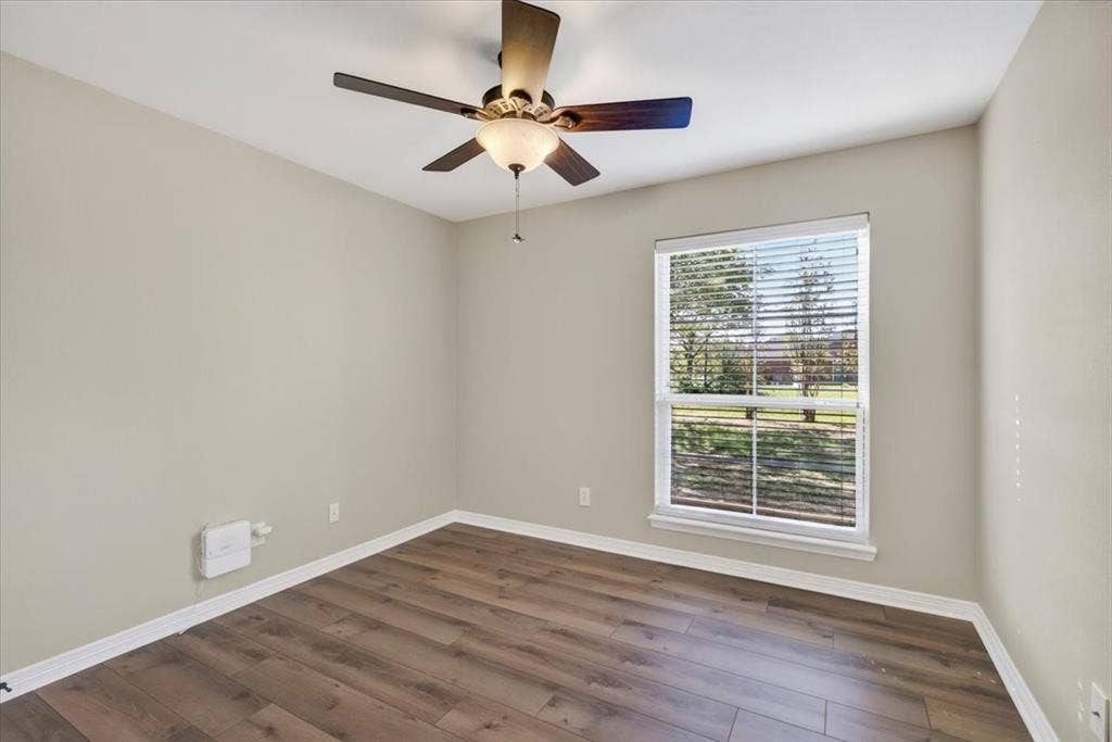 204 Bounding Main Street, Gun Barrel City, TX 75156 204 Bounding Main Street, Gun Barrel City, TX 75156
