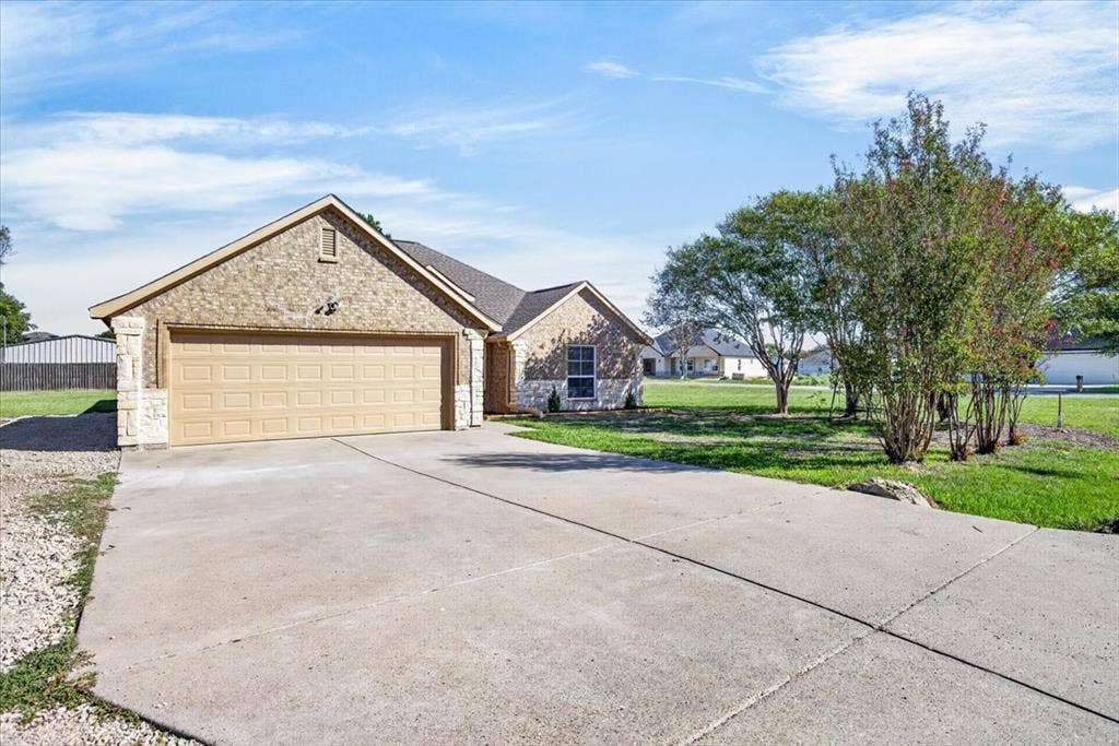 204 Bounding Main Street, Gun Barrel City, TX 75156 204 Bounding Main Street, Gun Barrel City, TX 75156