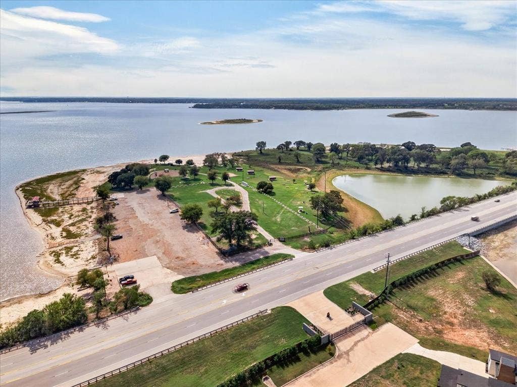 204 Bounding Main Street, Gun Barrel City, TX 75156 Lake park nearby