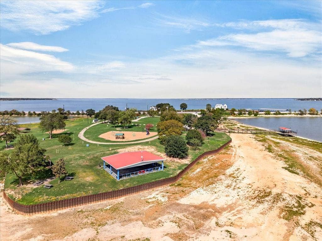 204 Bounding Main Street, Gun Barrel City, TX 75156 Lake park nearby