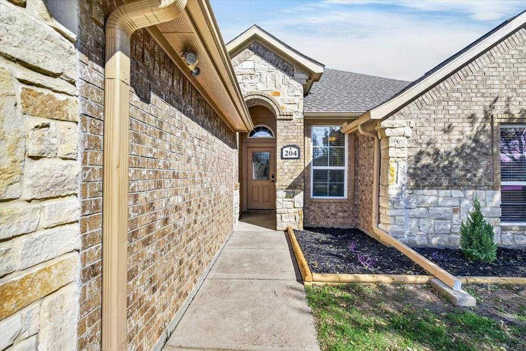 204 Bounding Main Street, Gun Barrel City, TX 75156 204 Bounding Main Street, Gun Barrel City, TX 75156