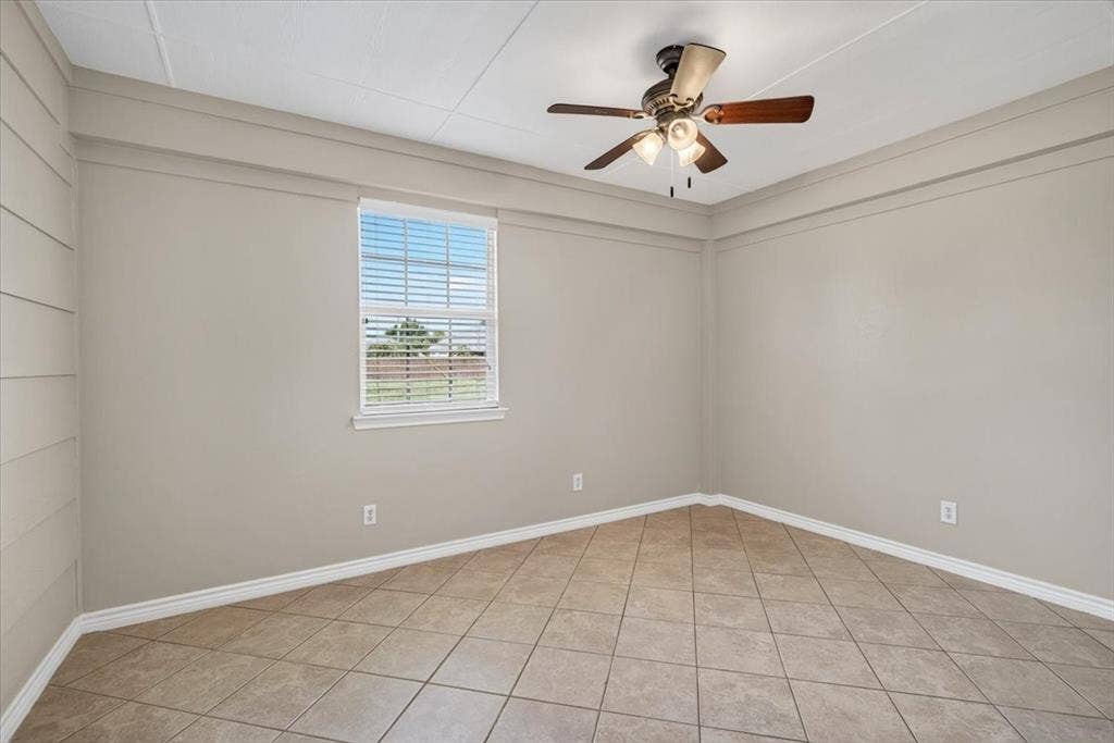 204 Bounding Main Street, Gun Barrel City, TX 75156 204 Bounding Main Street, Gun Barrel City, TX 75156