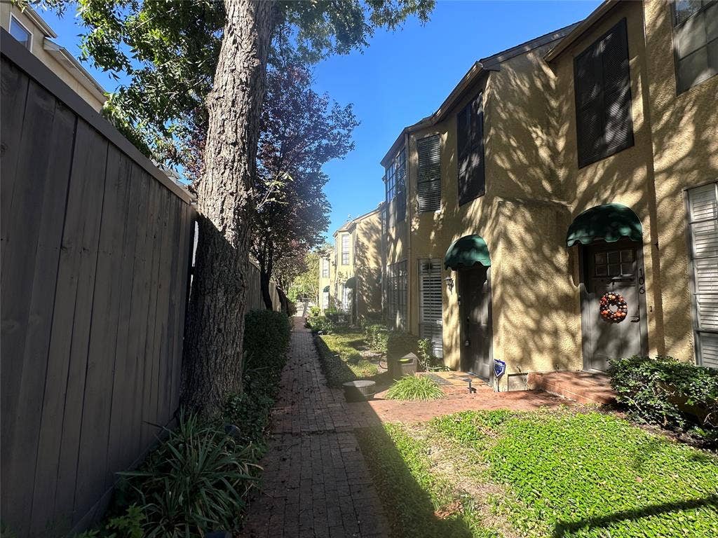 3919 Cole Avenue, #105, Dallas, TX 75204 Walkway to unit