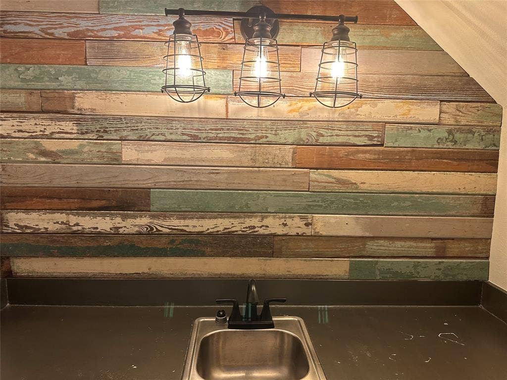 3919 Cole Avenue, #105, Dallas, TX 75204 Wet Bar