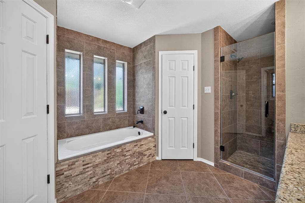 1237 STONEWALL Street, Garland, TX 75043 1237 STONEWALL Street, Garland, TX 75043