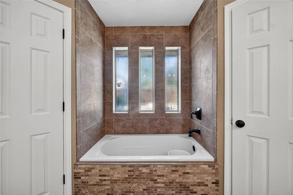 1237 STONEWALL Street, Garland, TX 75043 1237 STONEWALL Street, Garland, TX 75043