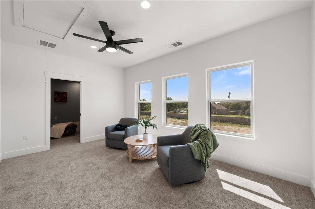 122 Yvonne Street, Red Oak, TX 75154 Gameroom-flex space located on the 2nd floor