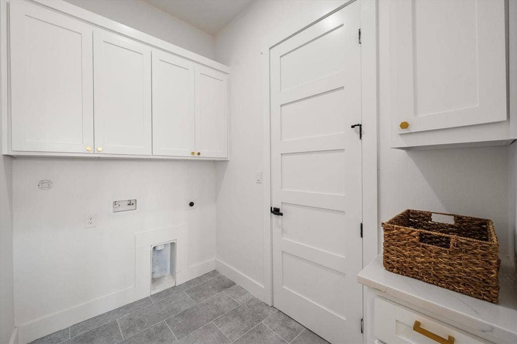 122 Yvonne Street, Red Oak, TX 75154 Laundry room with cabinets, an additional Quartz countertop and cabinet