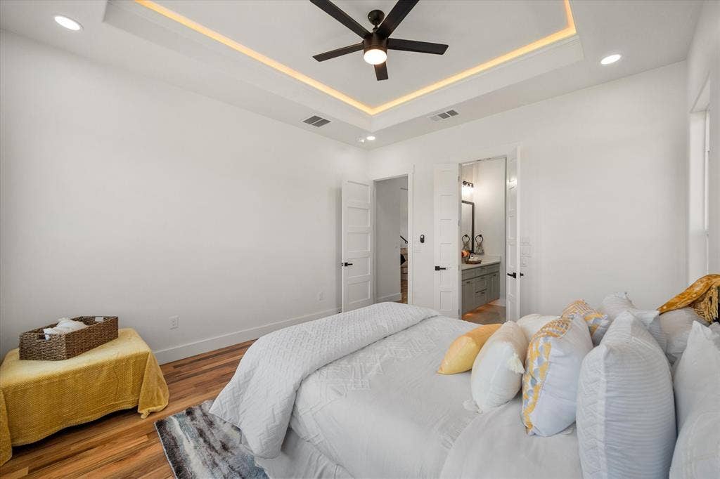 122 Yvonne Street, Red Oak, TX 75154 Tray ceiling with integrated LED lighting