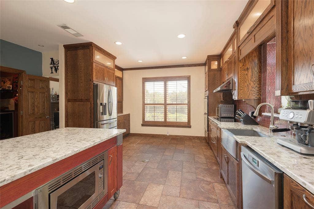 2801 Cascade Drive, Plano, TX 75025 2801 Cascade Drive, Plano, TX 75025