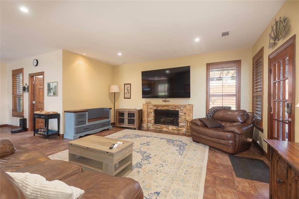 2801 Cascade Drive, Plano, TX 75025 2801 Cascade Drive, Plano, TX 75025