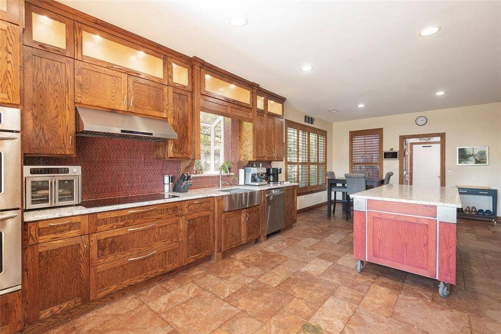 2801 Cascade Drive, Plano, TX 75025 2801 Cascade Drive, Plano, TX 75025