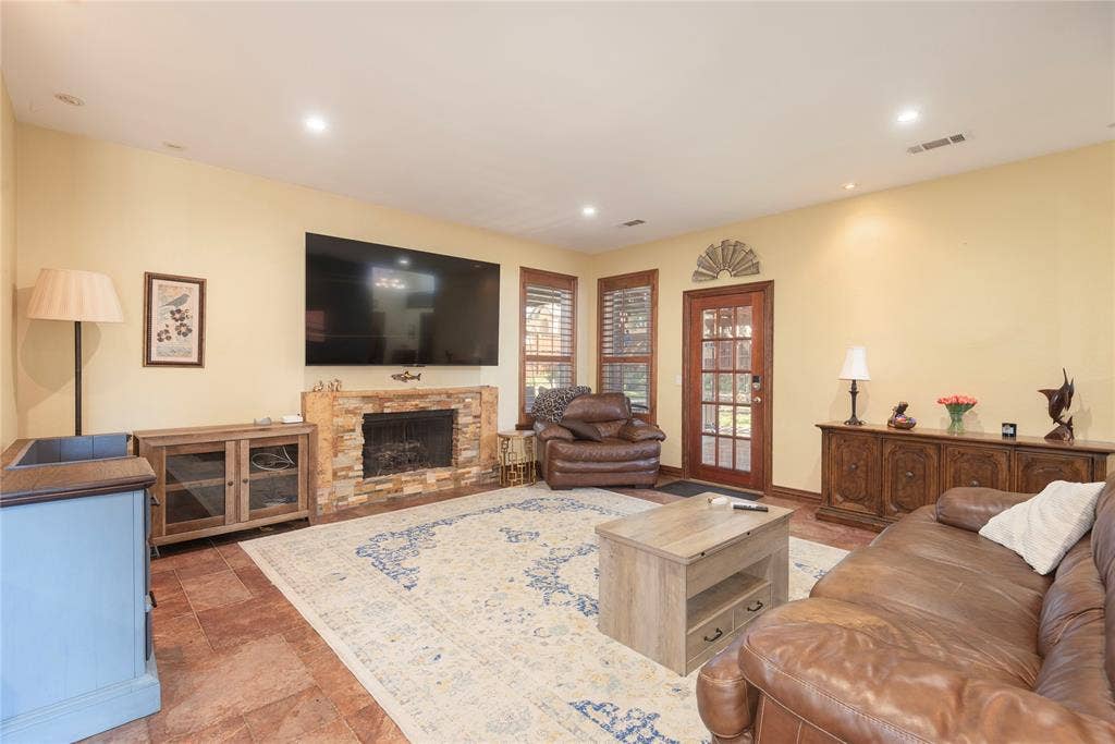 2801 Cascade Drive, Plano, TX 75025 2801 Cascade Drive, Plano, TX 75025
