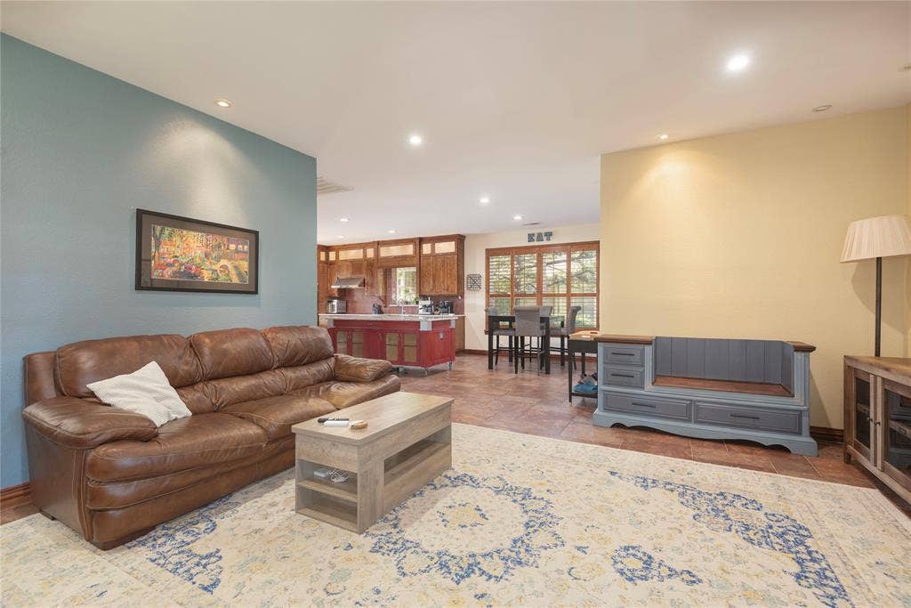 2801 Cascade Drive, Plano, TX 75025 2801 Cascade Drive, Plano, TX 75025