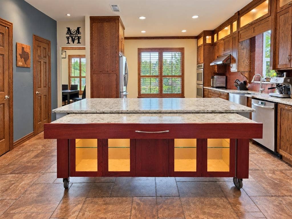 2801 Cascade Drive, Plano, TX 75025 2801 Cascade Drive, Plano, TX 75025
