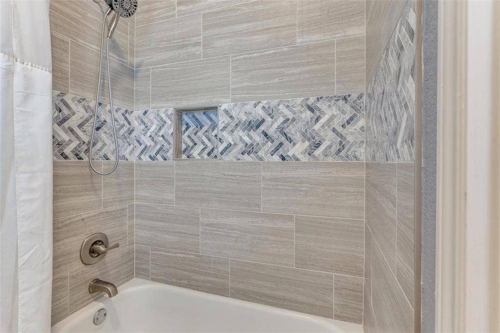 2913 Bellerive Drive, Plano, TX 75025 2913 Bellerive Drive, Plano, TX 75025