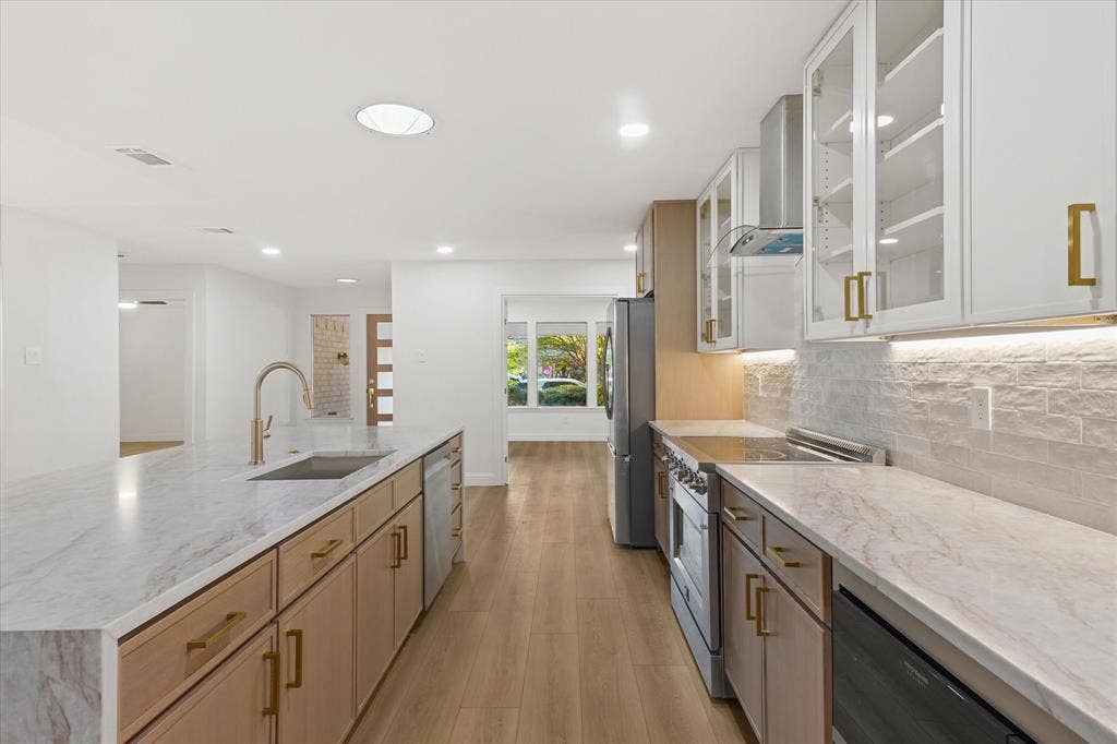 6727 Southpoint Drive, Dallas, TX 75248 6727 Southpoint Drive, Dallas, TX 75248