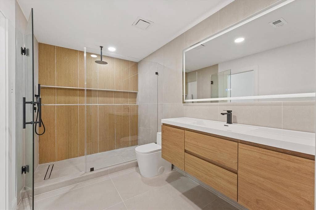 6727 Southpoint Drive, Dallas, TX 75248 6727 Southpoint Drive, Dallas, TX 75248