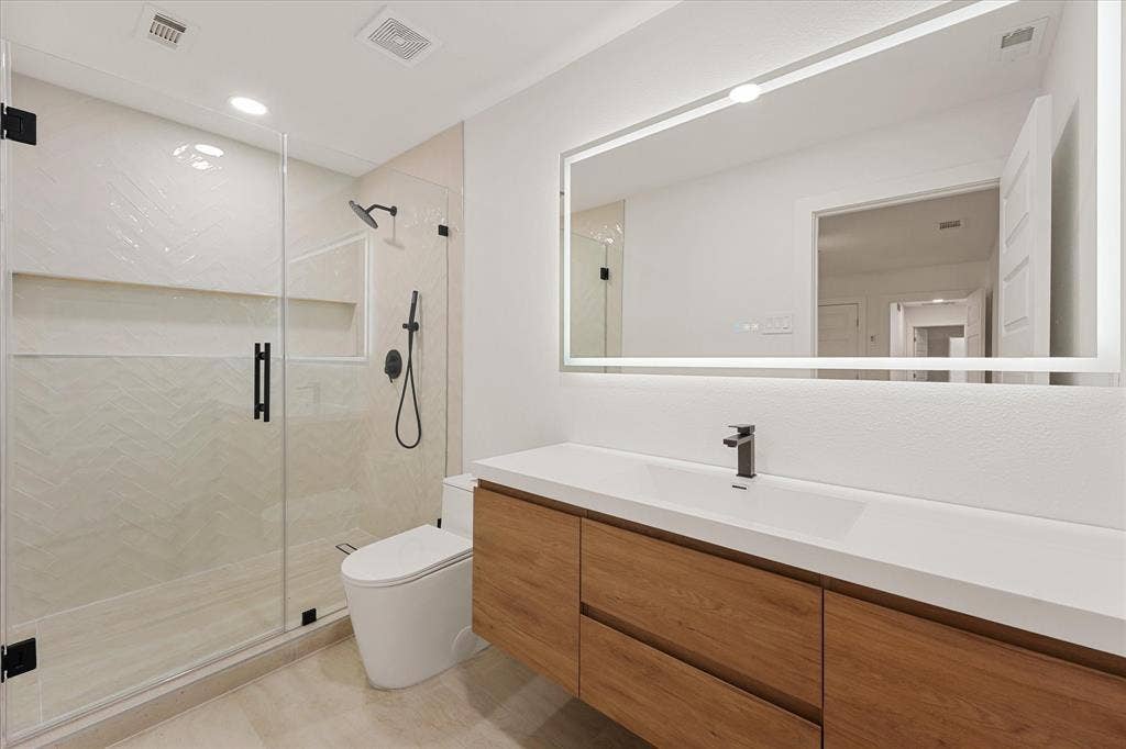 6727 Southpoint Drive, Dallas, TX 75248 6727 Southpoint Drive, Dallas, TX 75248