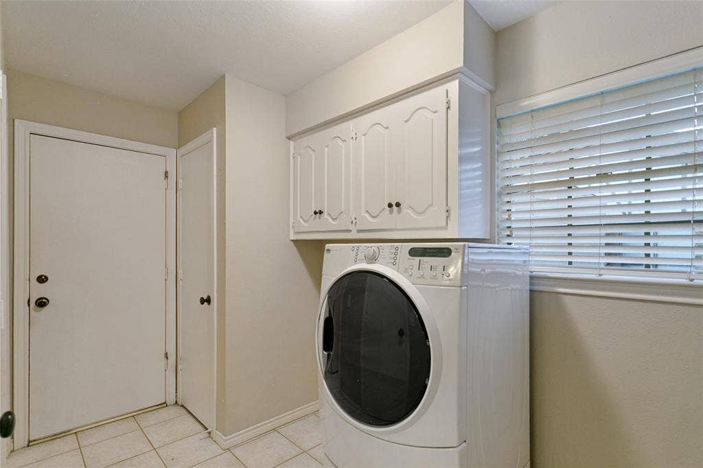 2404 Monmouth Court, Plano, TX 75075 Large laundry room with window, cabinets, hanging rod, drip-dry