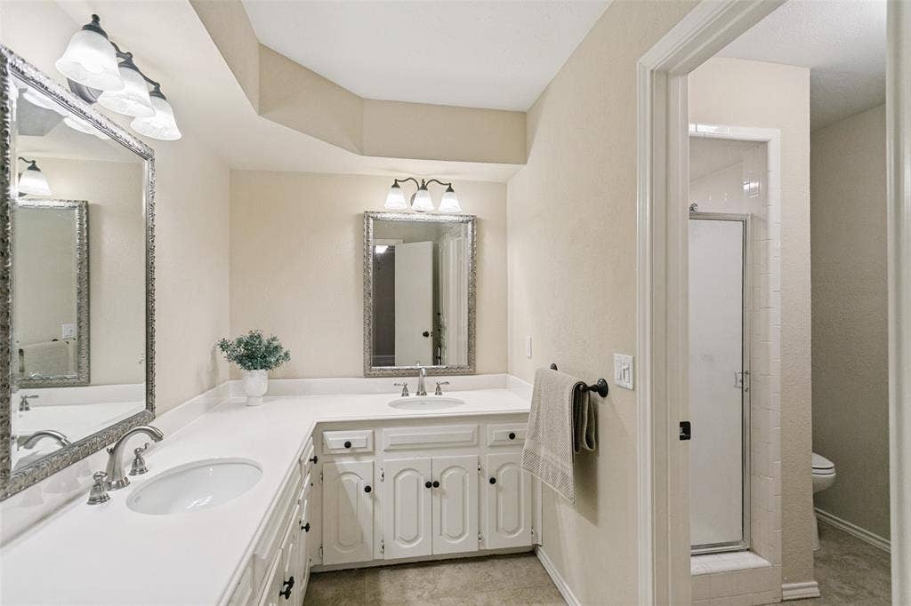2404 Monmouth Court, Plano, TX 75075 Primary Bath without staging
