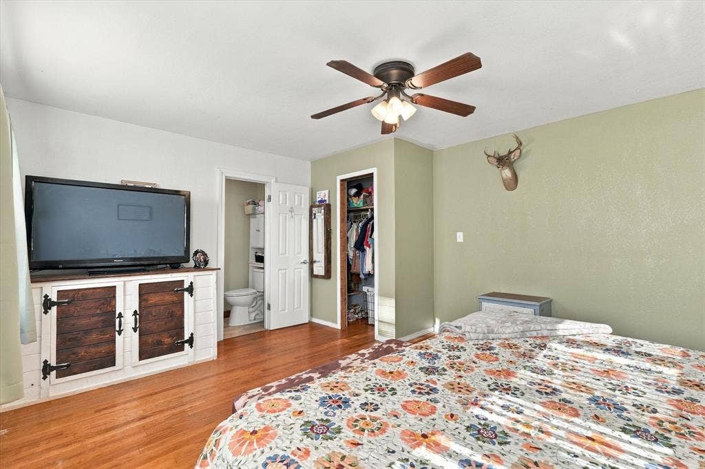 2108 Lyle Avenue, Waco, TX 76708 Unit B master bedroom