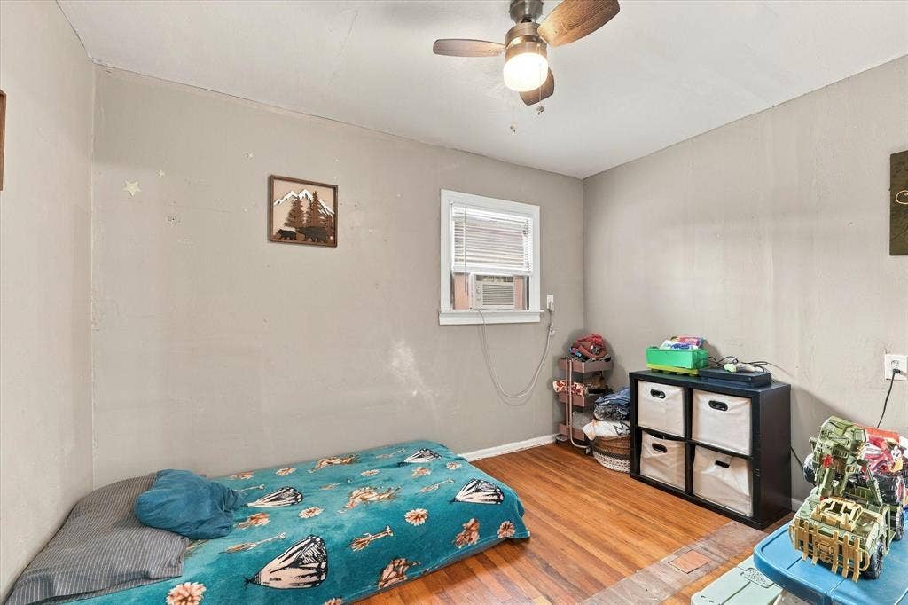 2108 Lyle Avenue, Waco, TX 76708 Unit B guest bedroom