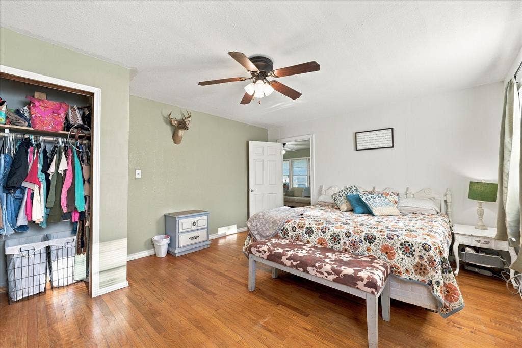 2108 Lyle Avenue, Waco, TX 76708 Unit B master bedroom