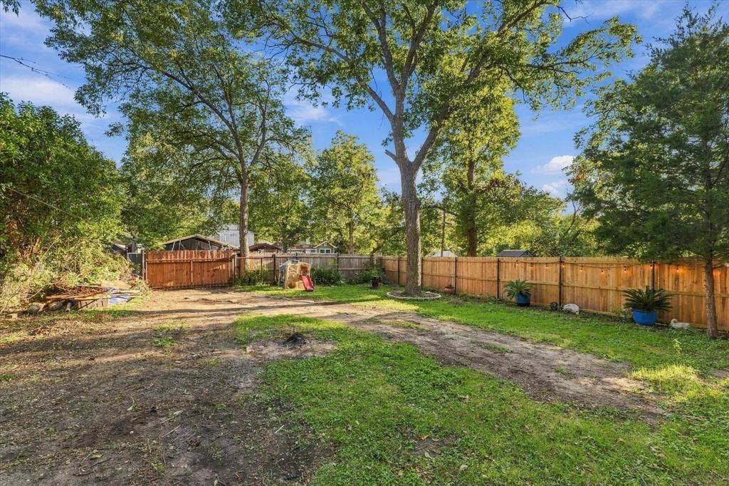 2108 Lyle Avenue, Waco, TX 76708 Spacious shaded backyard with private drive-thru gate in back (accessible via alleyway)