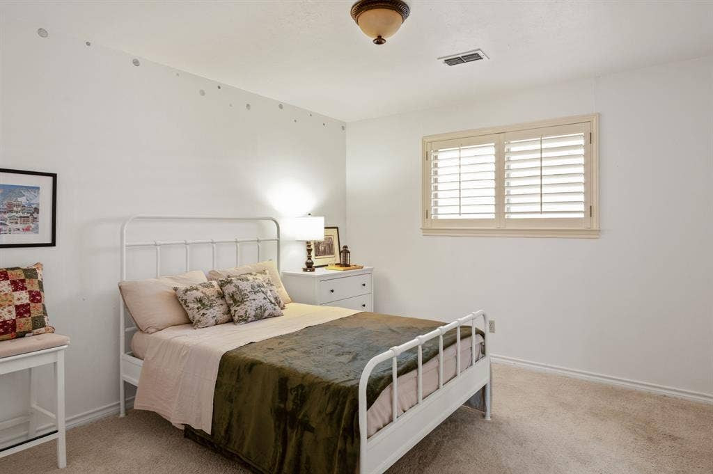 621 Harvest Glen Drive, Richardson, TX 75081 Neutral-toned interior space featuring light-colored wall-to-wall carpeting, white interior shutters, and a central ceiling-mounted light fixture
