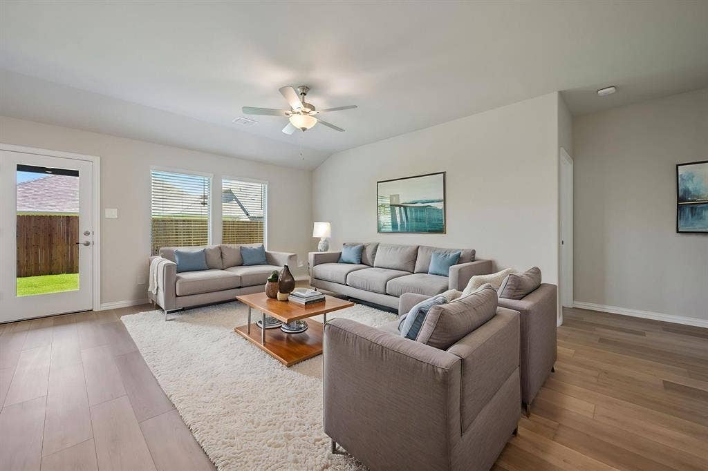 1628 Gardendale Hollow Lane, Anna, TX 75409 Photo is not of the actual home, but is an inspirational photo of builder’s model home and may depict options, furnishings, and/or decorator features that are not included.