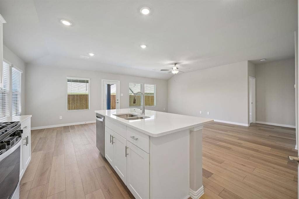 1628 Gardendale Hollow Lane, Anna, TX 75409 Photo is not of the actual home, but is an inspirational photo of builder’s model home and may depict options, furnishings, and/or decorator features that are not included.