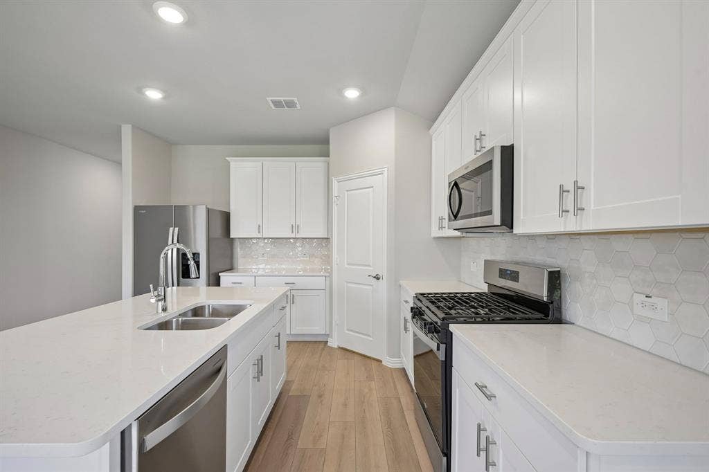 1628 Gardendale Hollow Lane, Anna, TX 75409 Photo is not of the actual home, but is an inspirational photo of builder’s model home and may depict options, furnishings, and/or decorator features that are not included.