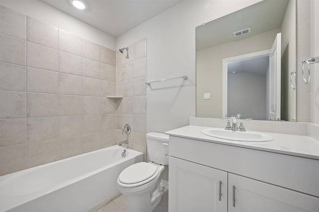 1628 Gardendale Hollow Lane, Anna, TX 75409 Photo is not of the actual home, but is an inspirational photo of builder’s model home and may depict options, furnishings, and/or decorator features that are not included.