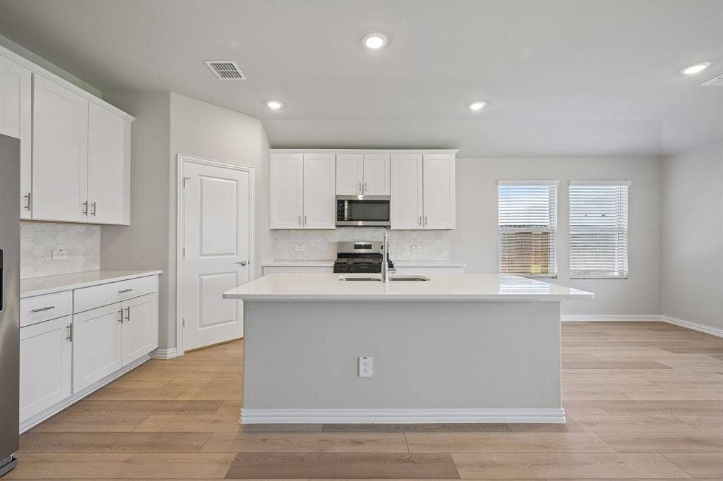 1628 Gardendale Hollow Lane, Anna, TX 75409 Photo is not of the actual home, but is an inspirational photo of builder’s model home and may depict options, furnishings, and/or decorator features that are not included.