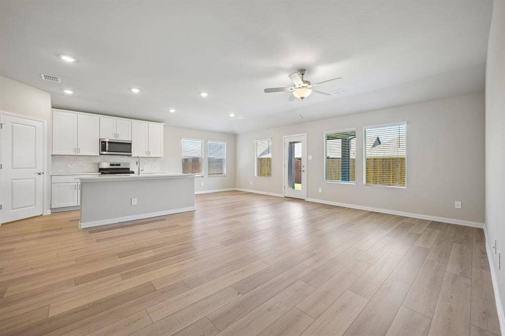 1628 Gardendale Hollow Lane, Anna, TX 75409 Photo is not of the actual home, but is an inspirational photo of builder’s model home and may depict options, furnishings, and/or decorator features that are not included.