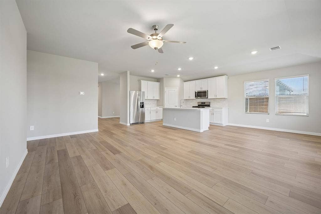 1628 Gardendale Hollow Lane, Anna, TX 75409 Photo is not of the actual home, but is an inspirational photo of builder’s model home and may depict options, furnishings, and/or decorator features that are not included.
