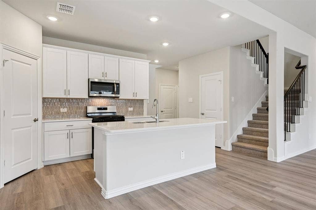 4120 Benbrook Drive, Farmersville, TX 75442 Photo is not of the actual home, but is an inspirational photo of builder’s model home and may depict options, furnishings, and/or decorator features that are not included.