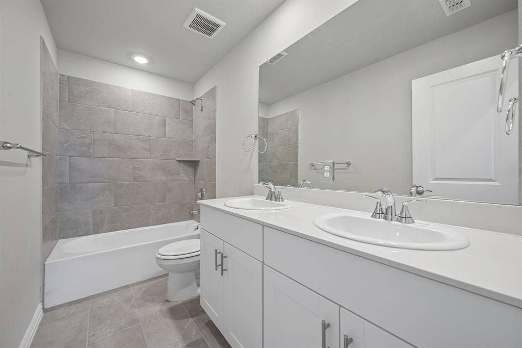 Photo is not of the actual home, but is an inspirational photo of builder’s model home and may depict options, furnishings, and/or decorator features that are not included.